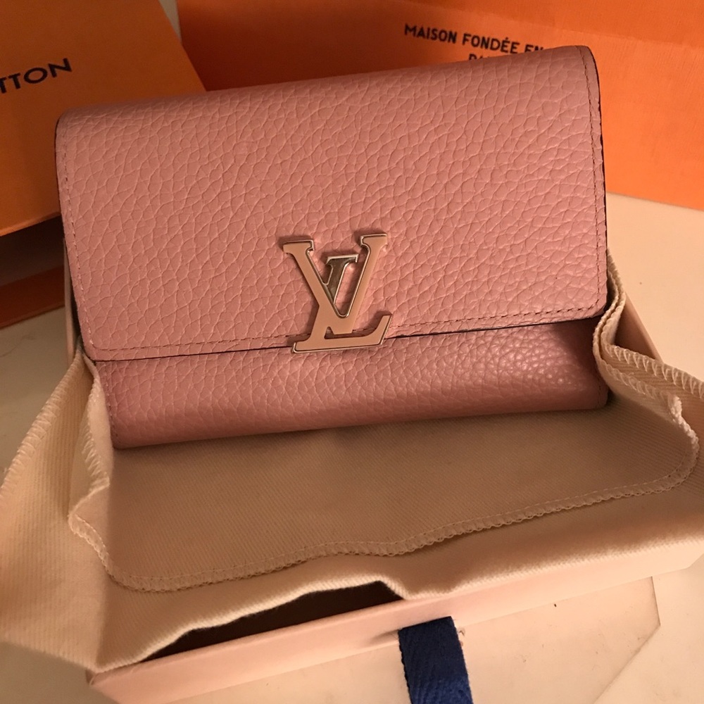 LOUIS VUITTON AUTHENTIC CAPUCINES COMPACT WALLET